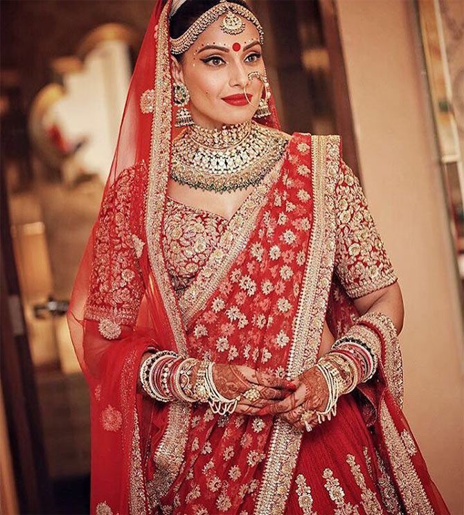 bipasha-basu looks stunning in her wedding lehngha